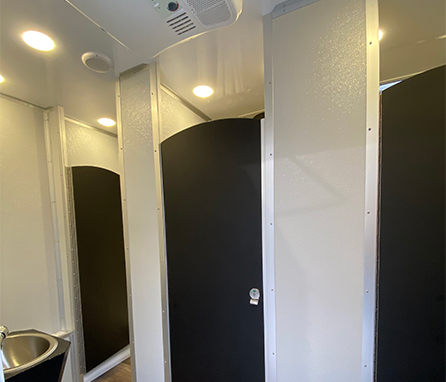 8-stall-shower-trailer-6